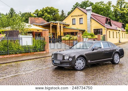 Rathenow Germany August 17, 2014: Bentley Mulsanne And Continental Gt During Test Drive