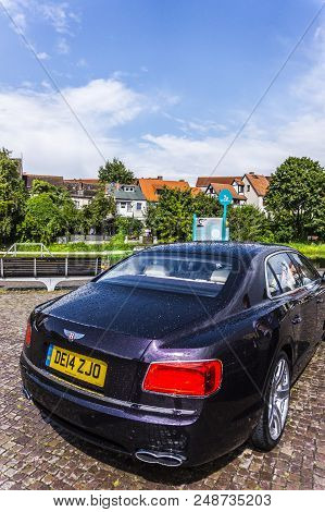Rathenow Germany August 17, 2014: Bentley Mulsanne And Continental Gt During Test Drive
