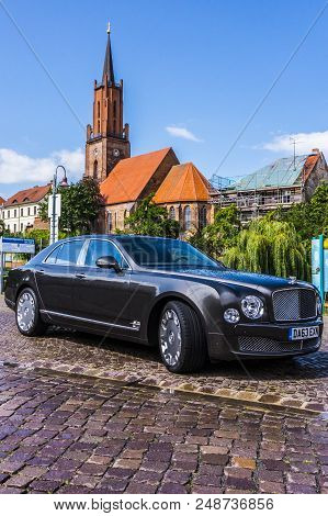 Rathenow Germany August 17, 2014: Bentley Mulsanne And Continental Gt During Test Drive