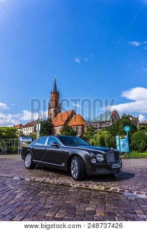 Rathenow Germany August 17, 2014: Bentley Mulsanne And Continental Gt During Test Drive