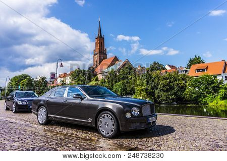 Rathenow Germany August 17, 2014: Bentley Mulsanne And Continental Gt During Test Drive