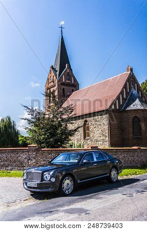 Rathenow Germany August 17, 2014: Bentley Mulsanne And Continental Gt During Test Drive