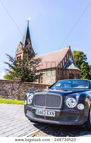 Rathenow Germany August 17, 2014: Bentley Mulsanne And Continental Gt During Test Drive