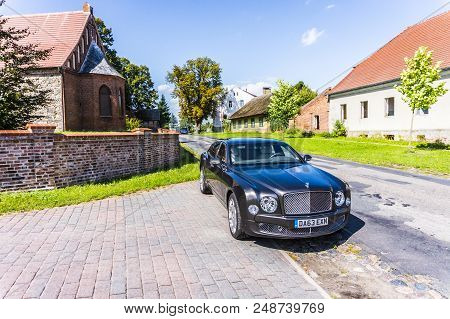 Rathenow Germany August 17, 2014: Bentley Mulsanne And Continental Gt During Test Drive