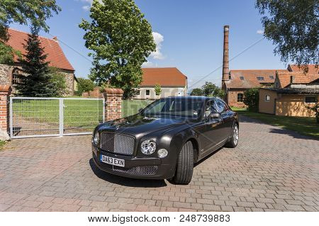 Rathenow Germany August 17, 2014: Bentley Mulsanne And Continental Gt During Test Drive