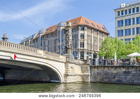 Berlin, Germany - April 22, 2018: Eastern Shore Of The River Spree Spreeufer With The Building Of Th