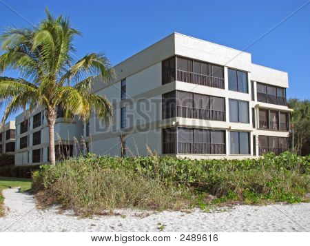Strand condo