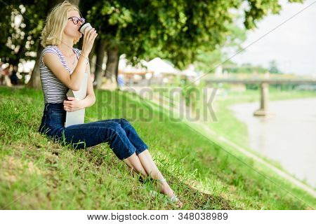 Being Outdoors Exposes Workers To Fresher Air And Environmental Variations Making Happy And Healthy 