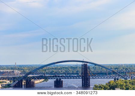 Podilsko-voskresenskyi Bridge Or Podilskyi Metro Bridge Is A Combined Road-rail Bridge Over The Dnie