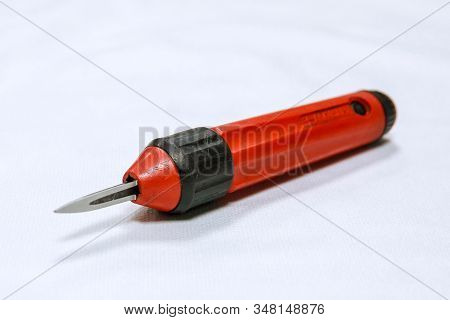 Metal Deburring Tool. Burr Remover Hand Tool For Wood, Aluminum, Copper And Plastic