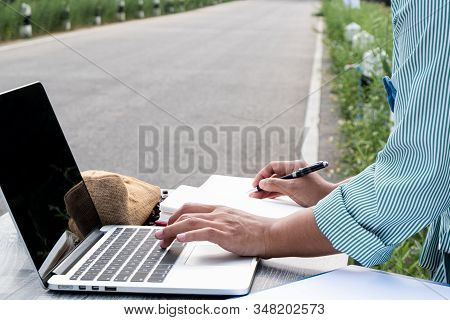 The Woman Inspected The Coffee Bean Quality And Recorded The Results.