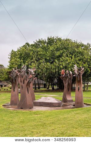 Kahului, Maui,, Hawaii, Usa. - January 12, 2020: Portrait Of Brown Rusty Metal Group Of Trees Statue