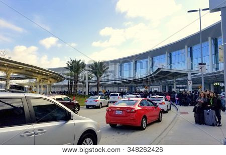 New Orleans, Louisiana, U.s.a - January 31, 2020 - Uber And Lyft Cars Waiting For Passengers At The 