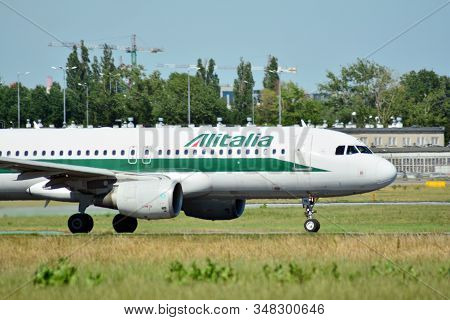 Warsaw, Poland. 8 June 2018. Passenger Airplane Ei-dta - Airbus A320-216 - Alitalia Is Flying From T
