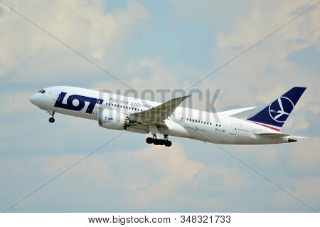 Warsaw, Poland. 26 July 2018. Airplane Sp-lrc Lot - Polish Airlines Boeing 787-8 Dreamliner Taking O