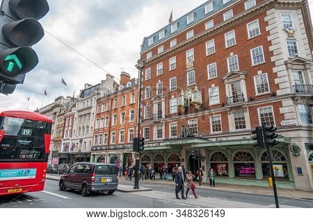 London - 2019: 181, Piccadilly, Fortnum And Mason, People On The Street