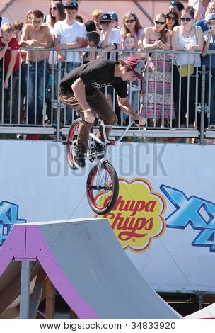 Moskau, Russland - 8. Juli: Christian Rigal, USA, BMX Wettbewerbe während Adrenalin Spiele in Moskau,