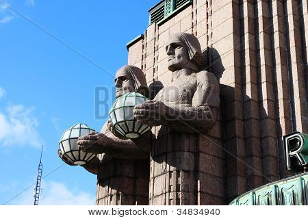 Estatua Estación Tren de Helsinki