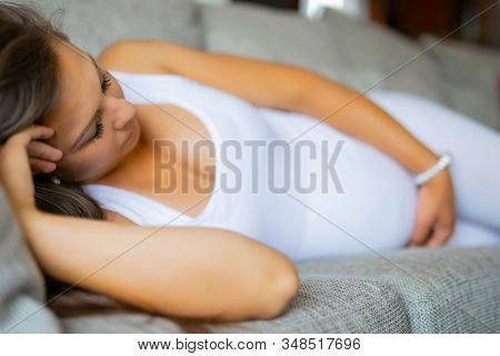 Симптомы повышенного ТТГ при беременности: как распознать опасность на ранних сроках