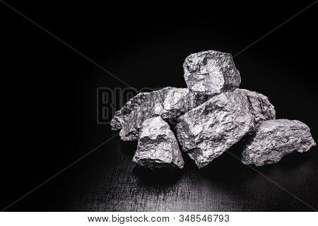 Aluminum Is A Chemical Element With The Symbol Al And Atomic Number 13 With A Mass Of 27 U. Aluminum