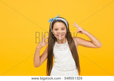 Top Hair Straightening Methods. Girl Perfect Long Hair. Shampoo And Conditioner. Hairdresser Salon. 