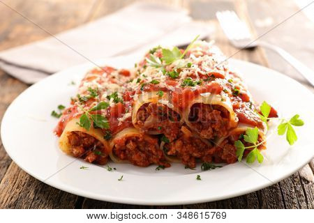 canneloni with minced beef, tomato sauce and cheese- 