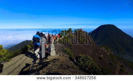 Mount Gede, West Java, Indonesia - ‎21 ‎september ‎2019:  The Climbers Were Enjoying The Beautiful V