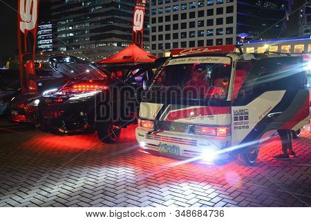 Pasay, Ph - Dec. 7: Nissan Urvan At Bumper To Bumper 15 Car Show On December 7, 2019 In Mall Of Asia