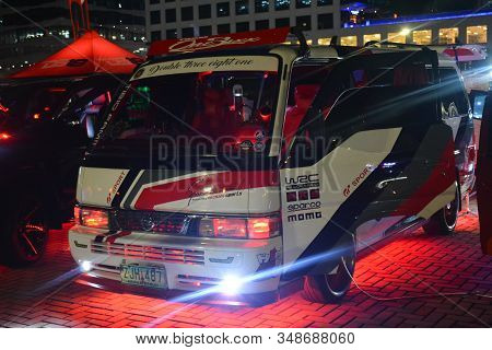 Pasay, Ph - Dec. 7: Nissan Urvan At Bumper To Bumper 15 Car Show On December 7, 2019 In Mall Of Asia