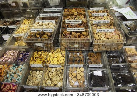 Variety Button And Fabric Material Accessory From Garment Shop For People Select And Buy In Sampeng