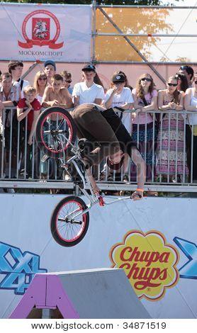 Moskau, Russland - 8. Juli: Christian Rigal, USA, BMX Wettbewerbe während Adrenalin Spiele in Moskau,