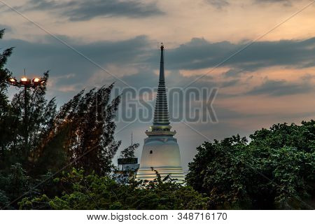 Bangkok, Thailand - 25 Jan 2020 : The Main Big White Pagoda At Evening Of Sunset That Is A Landmark 
