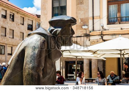 Salamanca, Spain - May, 2018: Monument To The Poet Adares By Agustin Casillas Located In The Plaza D