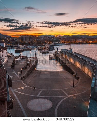 San Sebastian, Gipuzkoa / Spain »; February 2, 2020: Vertical View Of Sunrise In San Sebastian