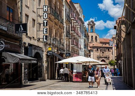 Salamanca, Spain - May, 2018: Tourists And Locals At The Famous Antique Plaza Del Corrillo Of Salama