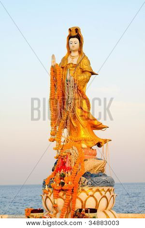 รูปปั้นพระ