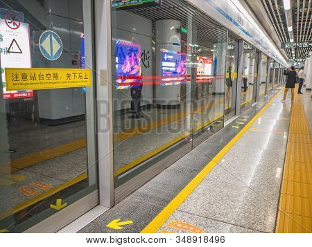 Changsha/china-17 October 2018:unacquainted People In Changsha Subway Platform At Changsha South Sta