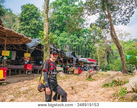 Loei/thailand-16 Feb 2019:unacquainted People Trekking To The Top Of The Phu Kradueng Mountain Natio
