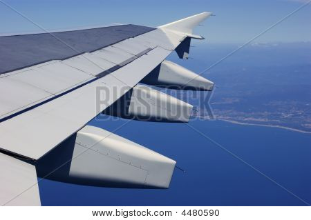 ปีกเครื่องบินและชายฝั่ง