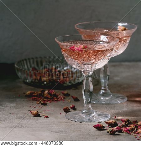 Crystal Vintage Glasses Of Pink Rose Champagne