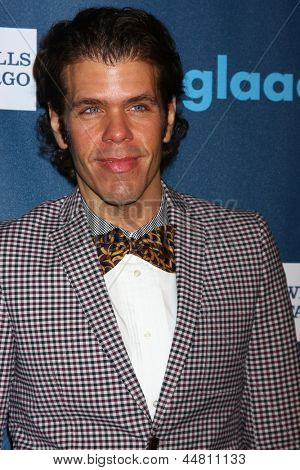 LOS ANGELES - huhti 20: Perez Hilton saapuu 2013 GLAAD Media Awards JW Marriottin huhtikuu