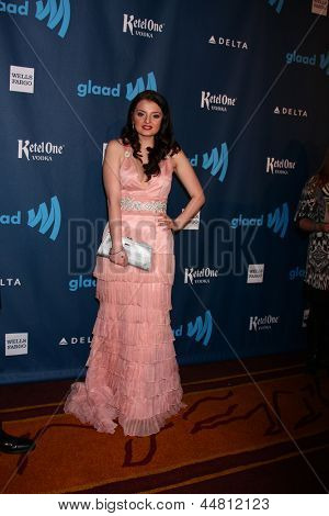 LOS ANGELES - 20 APR: Avan Jogia kommt bei den 2013 Annual GLAAD Media Awards im JW Marriott am April