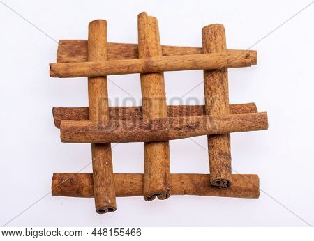 Cinnamon Sticks, Classic Spice From The Inner Bark Of Tropical Asian Trees, Flavorful And Aromatic F