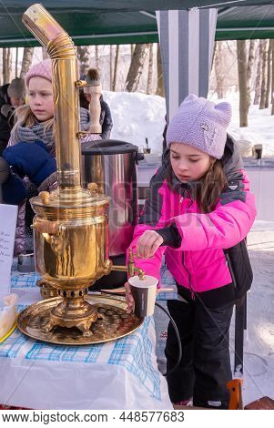 Kyshky Uennar Holiday: Winter Fun In Tatar. Tatar Holiday In Pushkino, Moscow Region. Russia - Febru