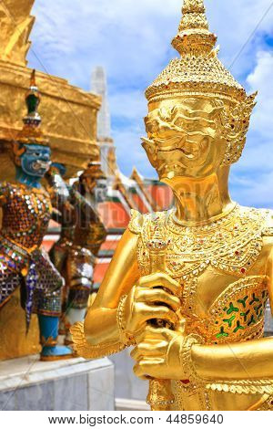 Demônio guardião no Wat Phra Kaew, Templo do Buda Esmeraldo, Bangkok, Tailândia