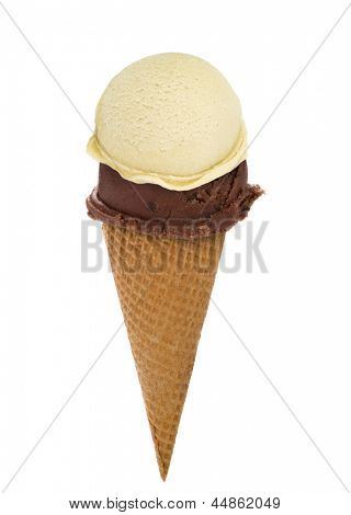 Palline di gelato in cono sopra bianco