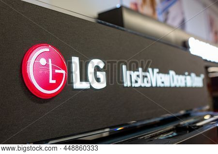 Lg Logo. Bright Neon Lg Sign. South Korean Multinational Electronics Company, Lg Electronics. Minsk,