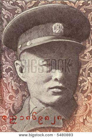 Genel Aung San