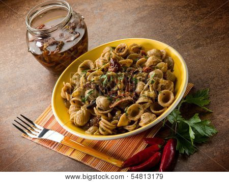 integral orecchiette with dried tomatoes