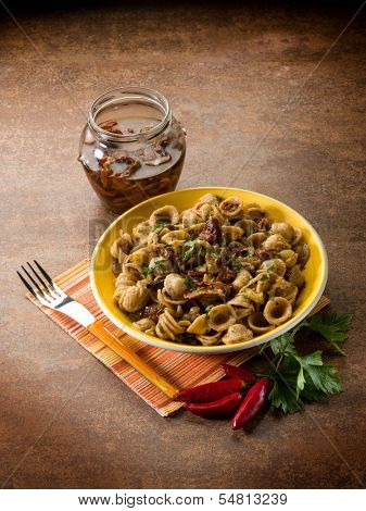 integral orecchiette with dried tomatoes